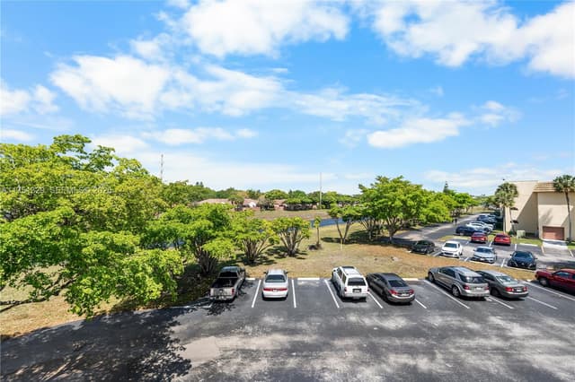 8450 Sunrise Lakes Blvd # 306, Sunrise FL 33322 - Sunrise, FL - Photo 4