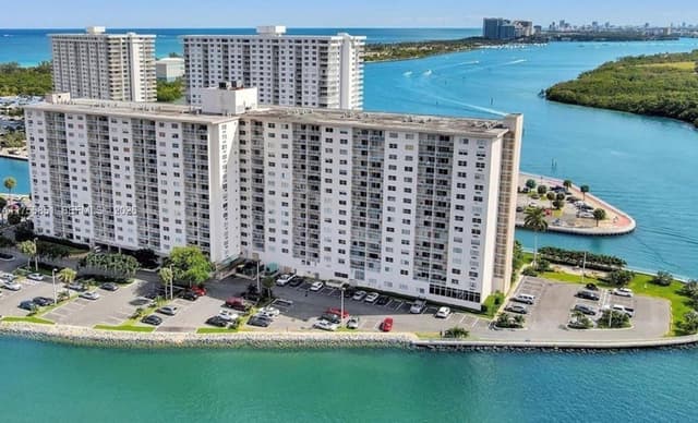 400 Kings Point Dr # 810, Sunny Isles Beach FL 33160 - Sunny Isles Beach, FL - Photo 2