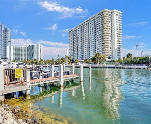 400 Kings Point Dr # 810, Sunny Isles Beach FL 33160 - Sunny Isles Beach, FL - Photo 3