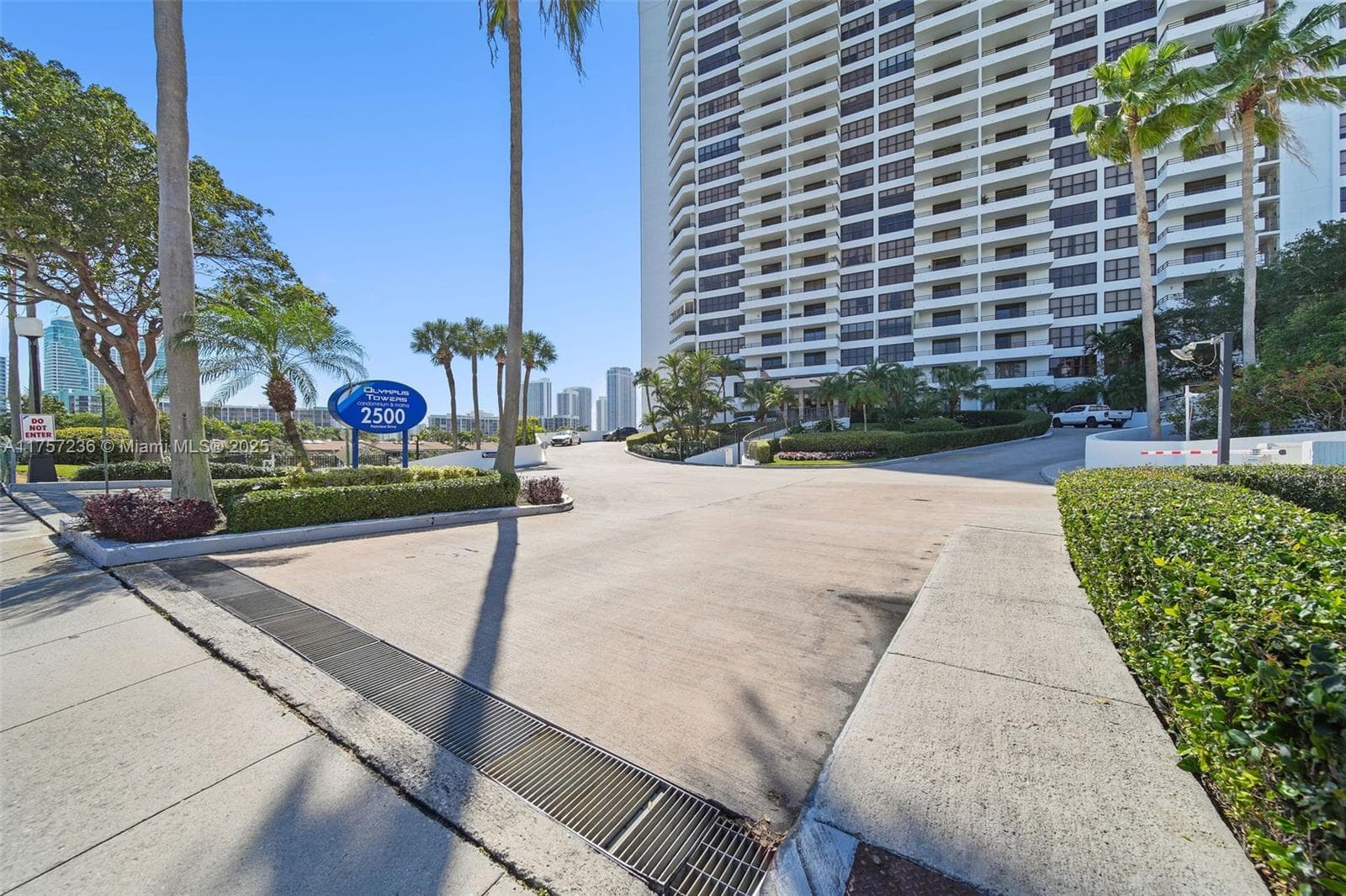 2500 Parkview Dr # 812, Hallandale Beach FL 33009 - Hallandale Beach, FL - Photo 1