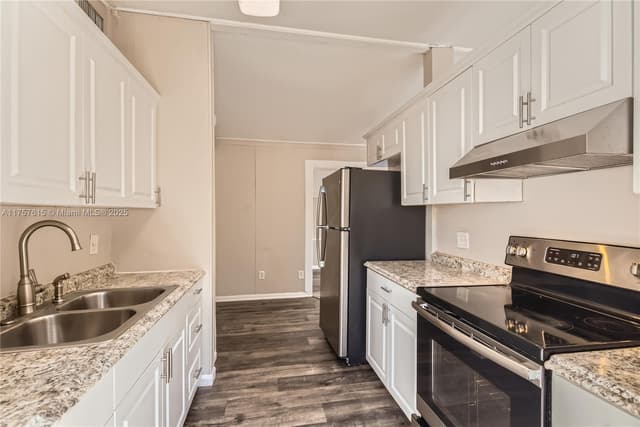 1753 NE 178th St, North Miami Beach FL 33162 - North Miami Beach, FL - Photo 2
