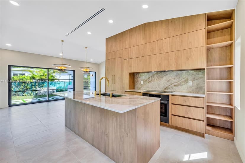 1323 Cleveland Rd, Miami Beach FL 33141