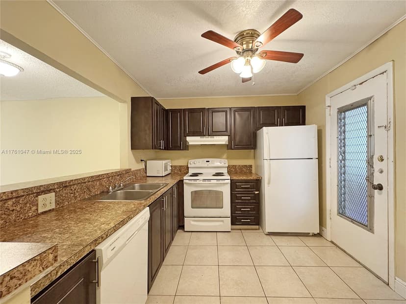 410 NW 68th Ave # 207, Plantation FL 33317