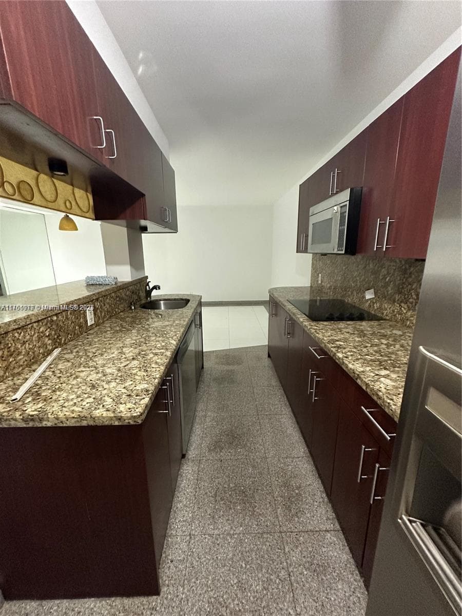 1100 NE 1st Ct # 105, Hallandale Beach FL 33009 - Hallandale Beach, FL - Photo 1