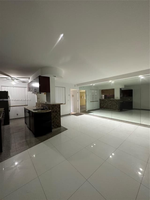 1100 NE 1st Ct # 105, Hallandale Beach FL 33009 - Hallandale Beach, FL - Photo 4