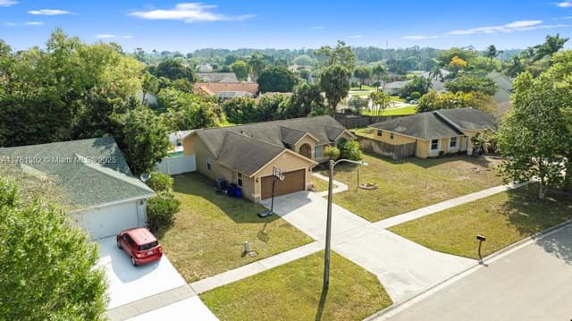 155 Kings Way, Royal Palm Beach FL 33411 - Royal Palm Beach, FL - Photo 4