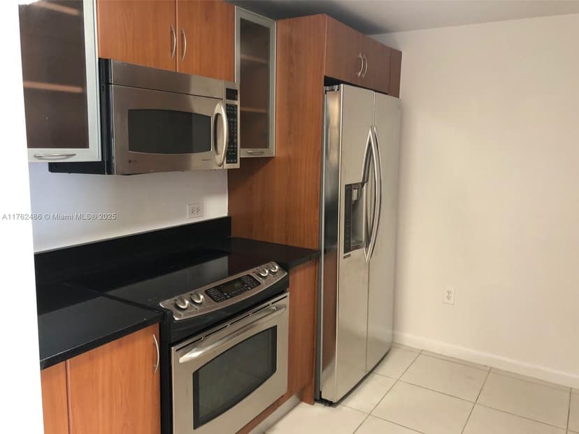 2775 NE 187th St # 527, Aventura FL 33180