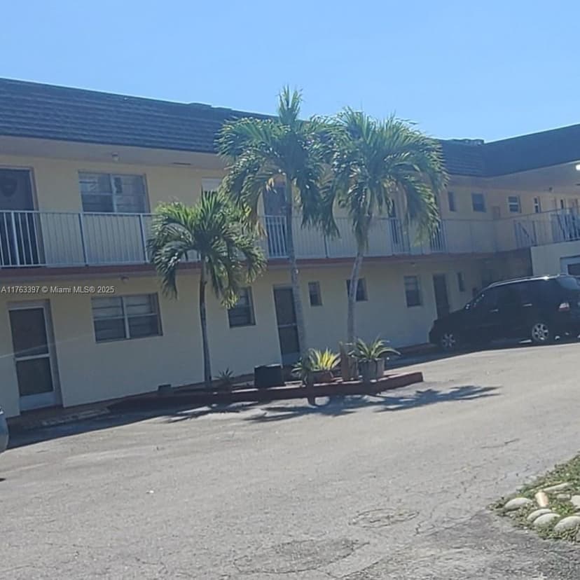 19305 NE 2 AVE # 2323, Miami FL 33179