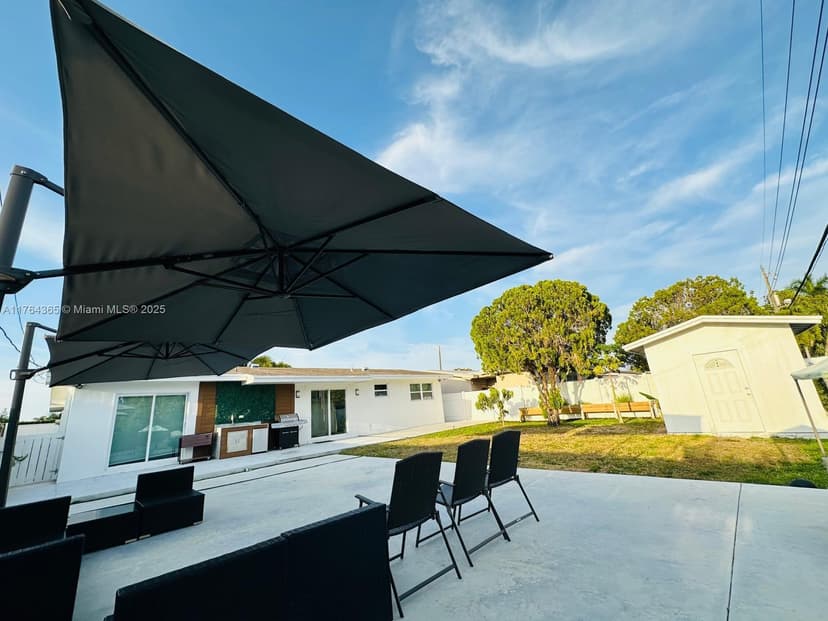 8320 Taft St, Pembroke Pines FL 33024