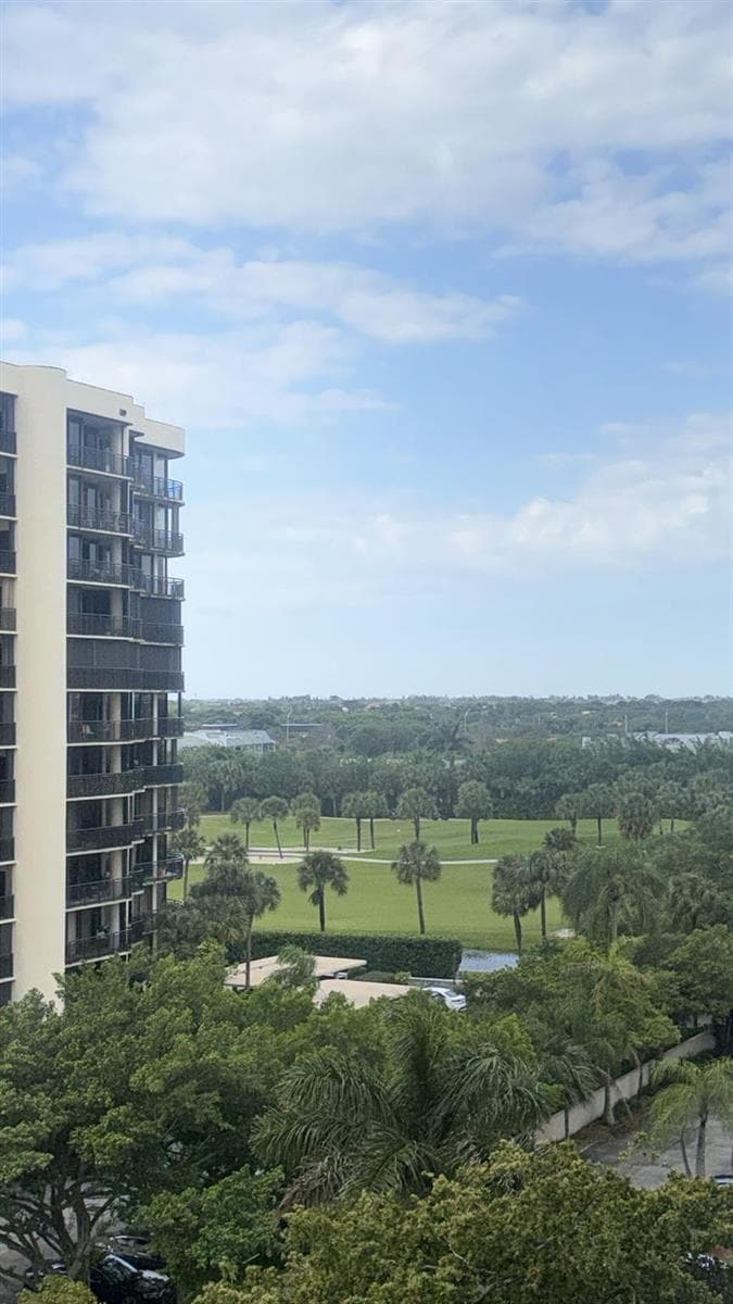 2425 Presidential Way # 705, West Palm Beach FL 33401