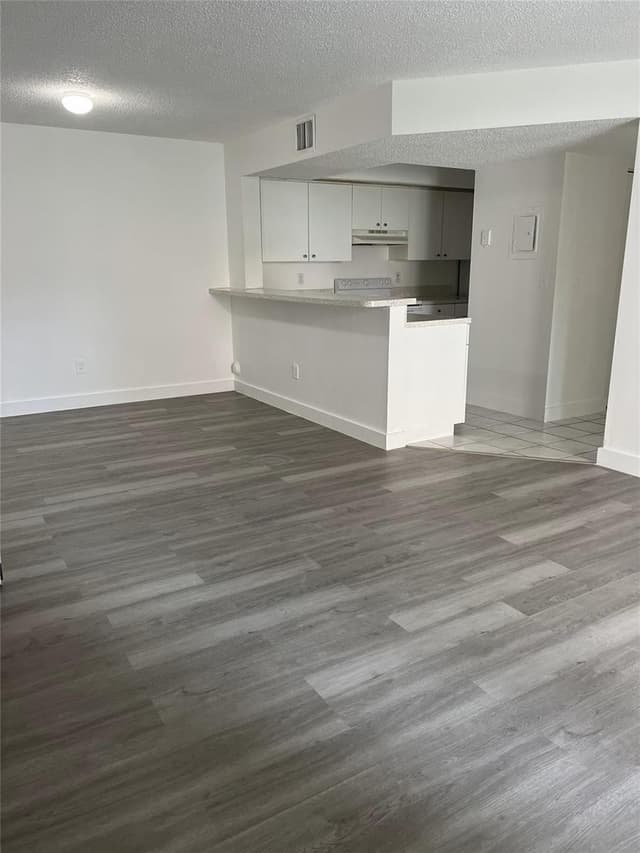18860 NW 57th Avenue # 106, Hialeah FL 33015 - Hialeah, FL - Photo 2