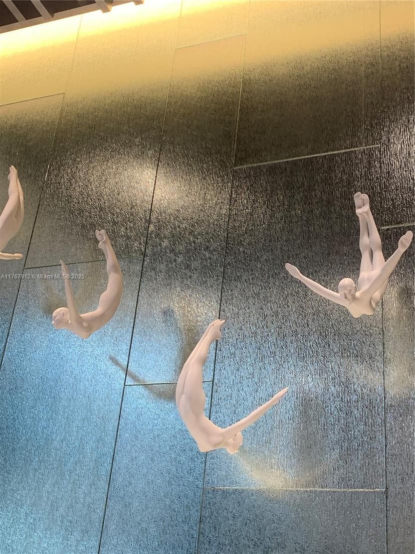 851 NE 1st Ave # 3905, Miami FL 33132