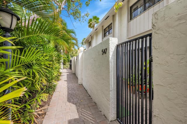 547 NE 7th Avenue # 3a, Fort Lauderdale FL 33301 - Fort Lauderdale, FL - Photo 2