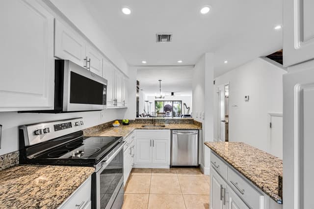 547 NE 7th Avenue # 3a, Fort Lauderdale FL 33301 - Fort Lauderdale, FL - Photo 6