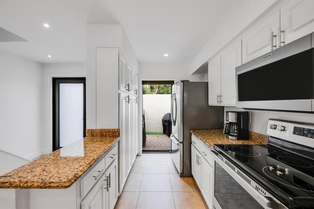 547 NE 7th Avenue # 3a, Fort Lauderdale FL 33301 - Fort Lauderdale, FL - Photo 5