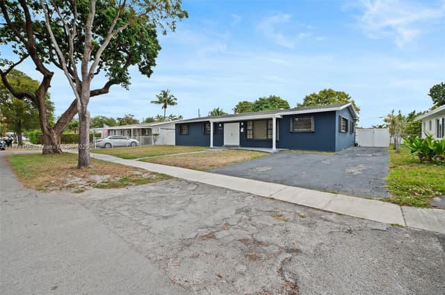 18321 NE 7th Ct, North Miami Beach FL 33179 - North Miami Beach, FL - Photo 2