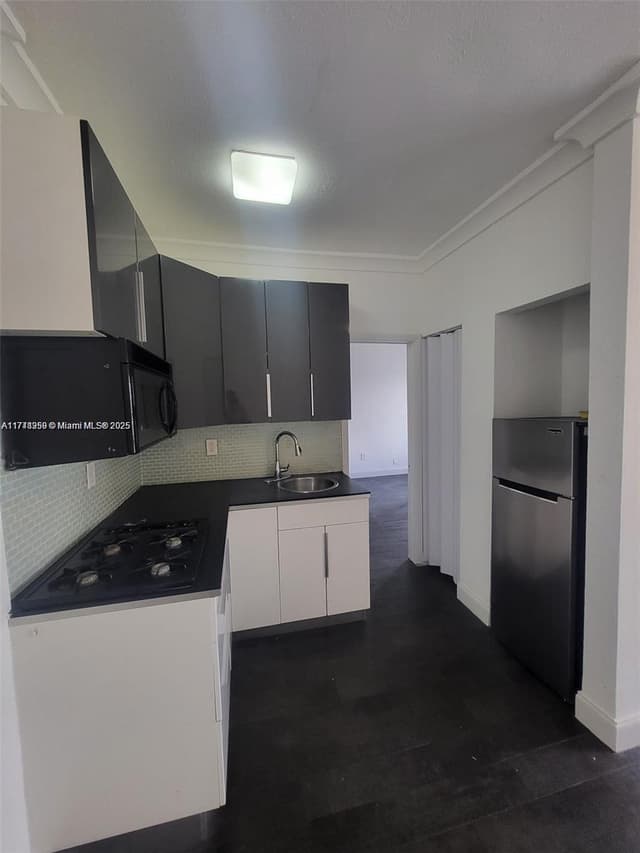 1611 Michigan Ave # 25, Miami Beach FL 33139 - Miami Beach, FL - Photo 4