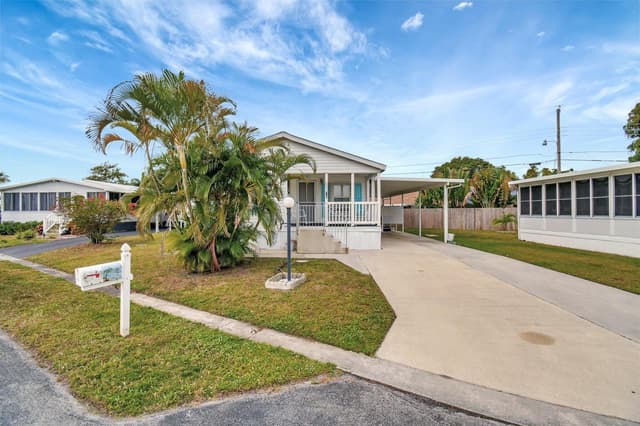 14567 Sunset Drive, Delray Beach FL 33445 - Delray Beach, FL - Photo 2