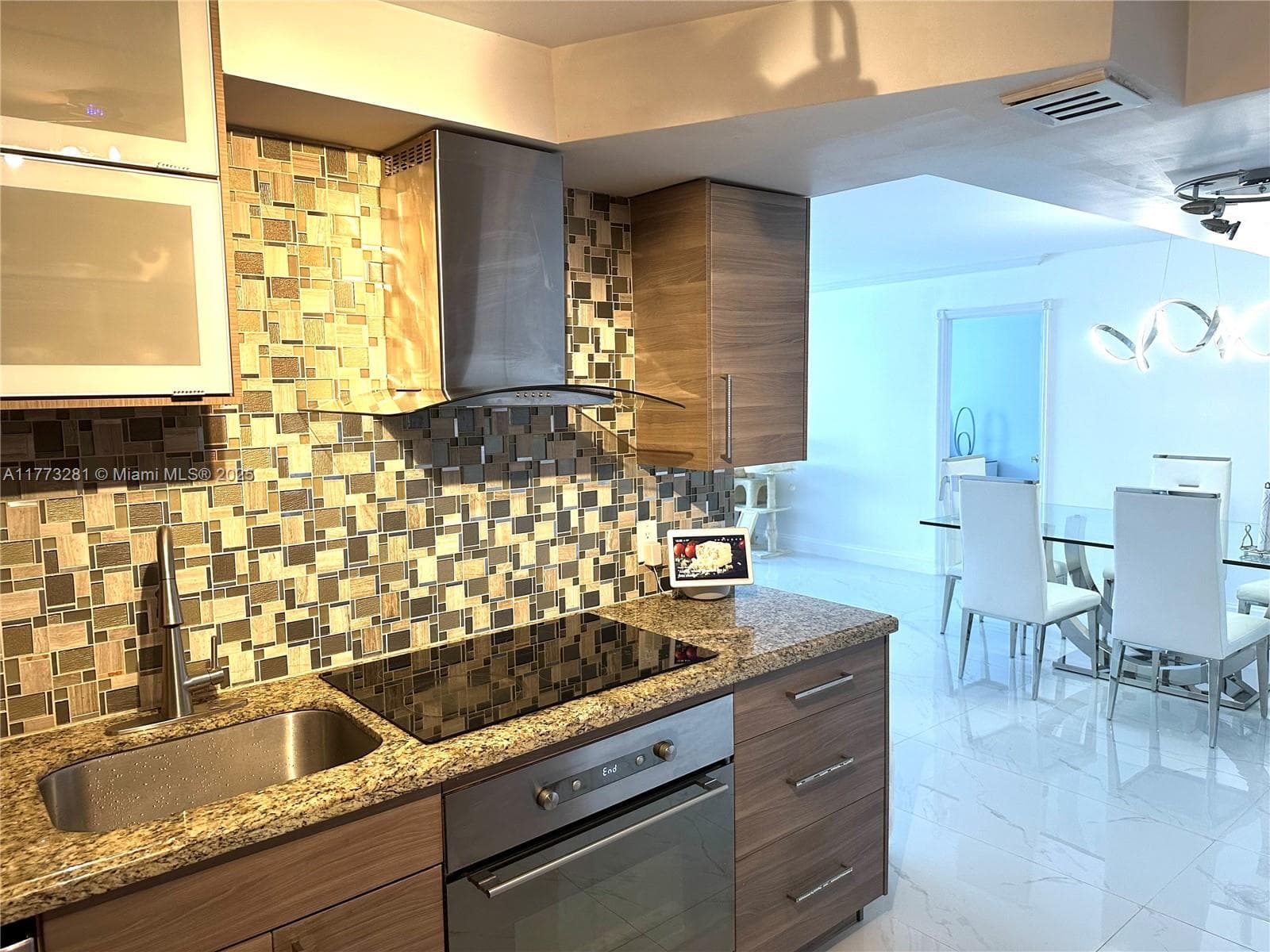 427 Golden Isles Dr # 5G, Hallandale Beach FL 33009 - Hallandale Beach, FL - Photo 1