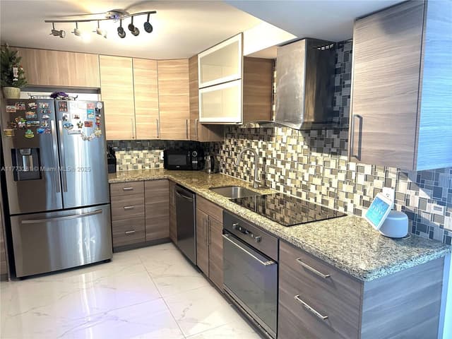 427 Golden Isles Dr # 5G, Hallandale Beach FL 33009 - Hallandale Beach, FL - Photo 5