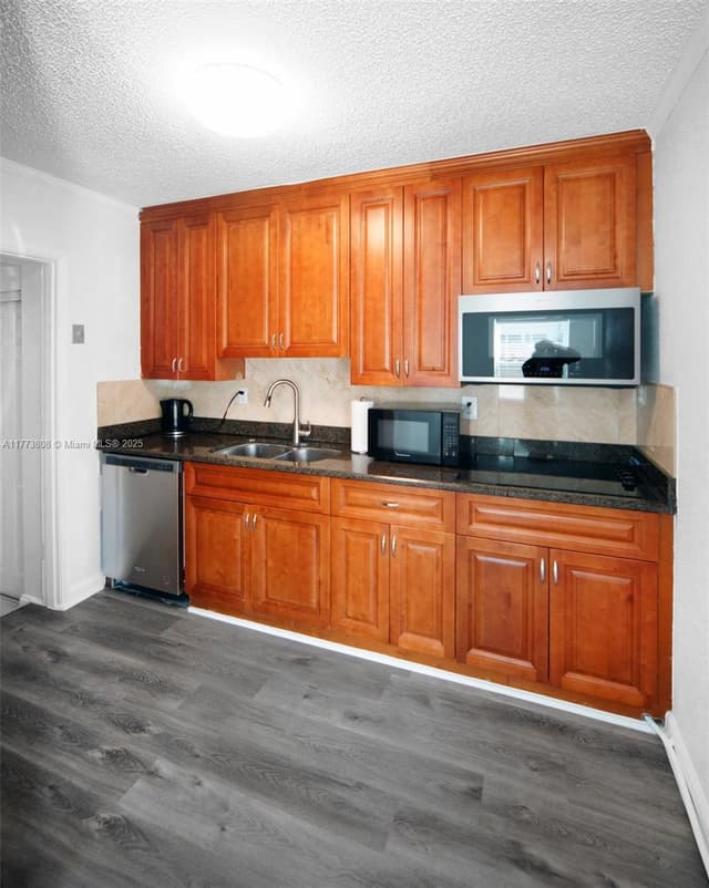 621 Hudson Rd, West Palm Beach FL 33405 - West Palm Beach, FL - Photo 6