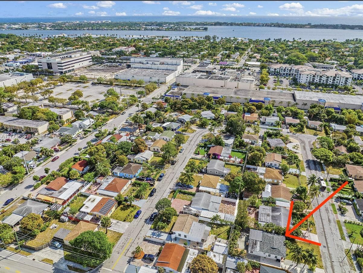621 Hudson Rd, West Palm Beach FL 33405 - West Palm Beach, FL - Photo 1