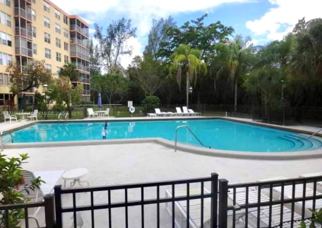 17890 W Dixie Highway # 714, North Miami Beach FL 33160 - North Miami Beach, FL - Photo 2