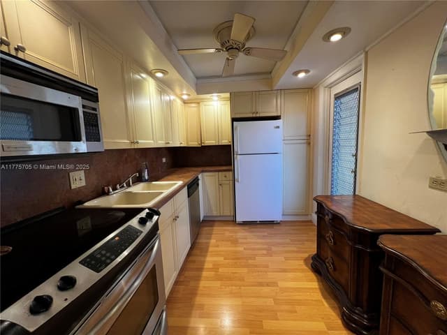 447 NE 195th St # 309, Miami FL 33179 - Miami, FL - Photo 3