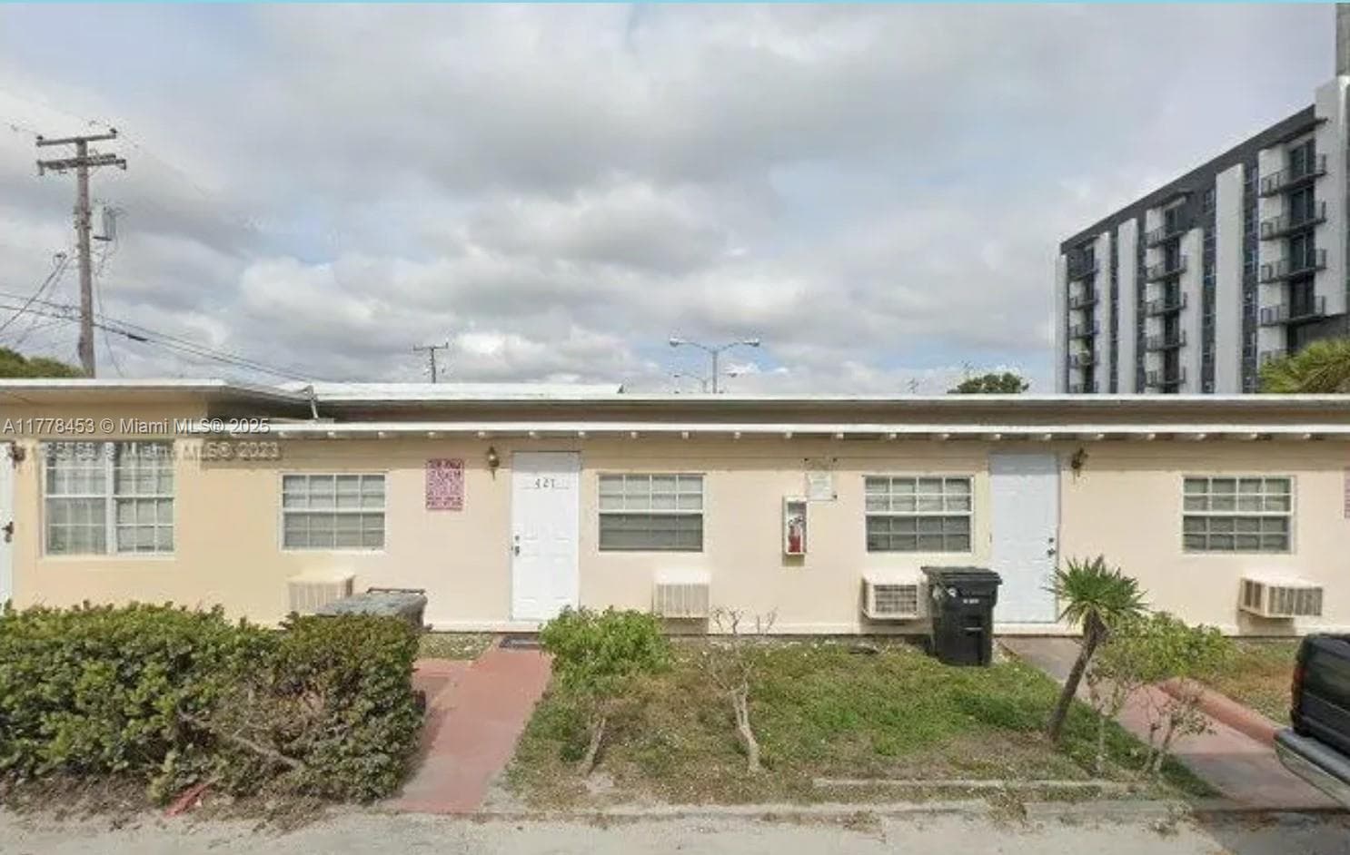 425 NE 8th St, Fort Lauderdale FL 33304