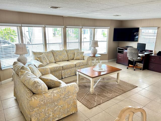 292 NW 53 Street, Deerfield Beach FL 33064 - Deerfield Beach, FL - Photo 2
