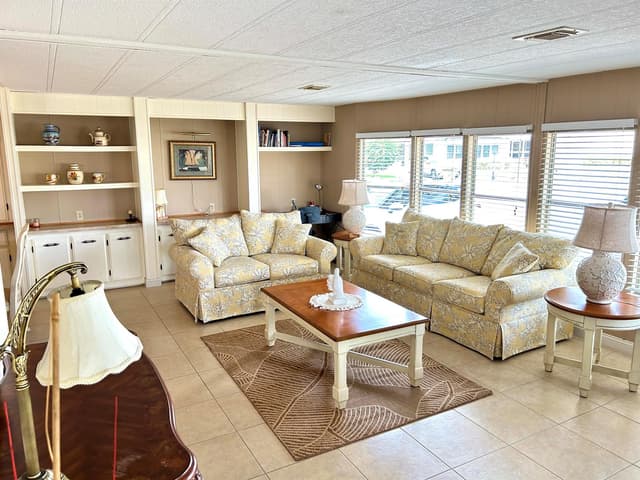 292 NW 53 Street, Deerfield Beach FL 33064 - Deerfield Beach, FL - Photo 4