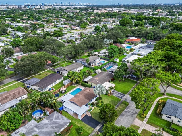 315 S 57th Avenue, Hollywood FL 33023 - Hollywood, FL - Photo 2