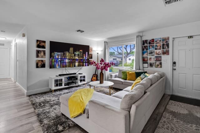 315 S 57th Avenue, Hollywood FL 33023 - Hollywood, FL - Photo 3