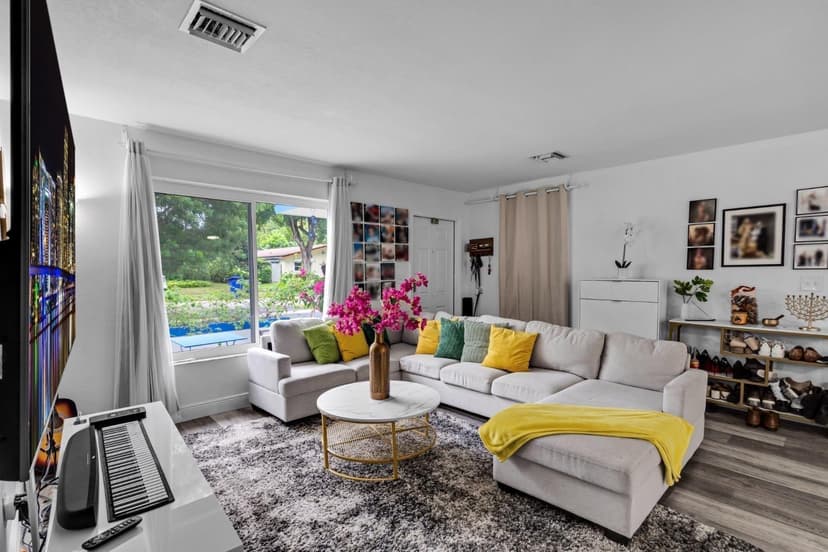 315 S 57th Avenue, Hollywood FL 33023