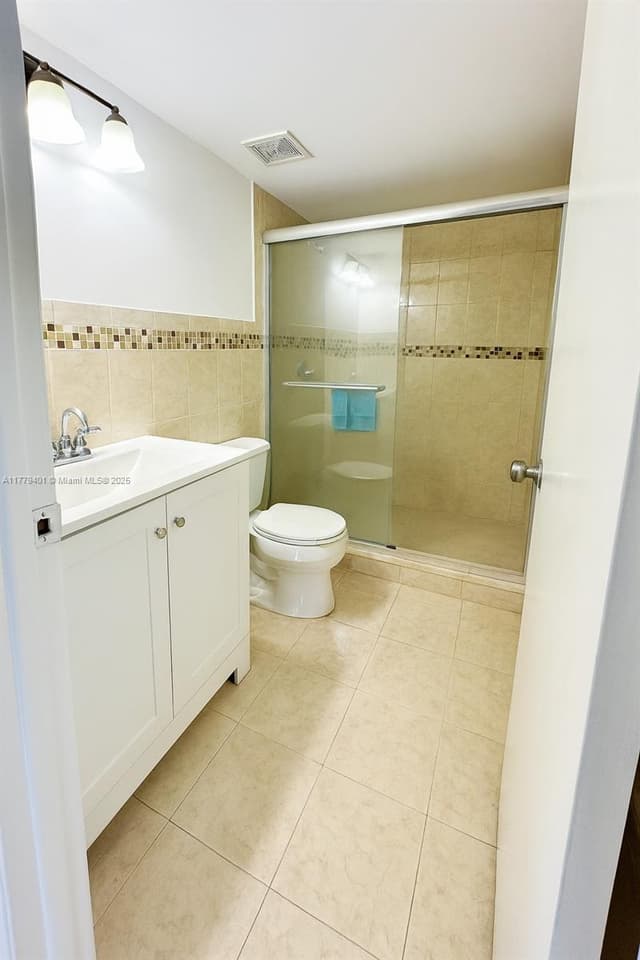 800 NE 199th St # 105D, Miami FL 33179 - Miami, FL - Photo 5