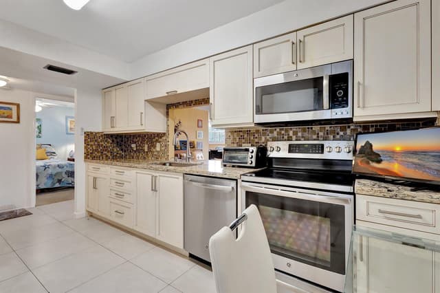 6461 NW 2nd Avenue # 512, Boca Raton FL 33487 - Boca Raton, FL - Photo 2