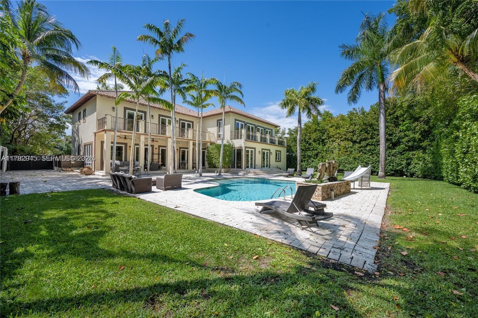 31 Island Dr, Key Biscayne FL 33149 - Key Biscayne, FL - Photo 1