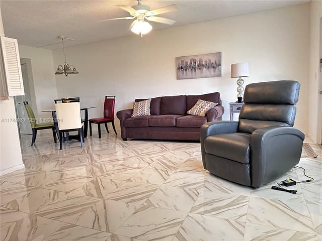 569 N Fanshaw  N # 569, Boca Raton FL 33434 - Boca Raton, FL - Photo 2