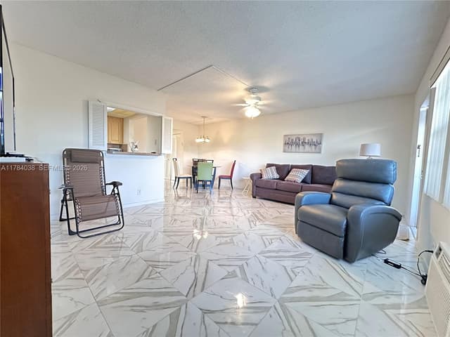 569 N Fanshaw  N # 569, Boca Raton FL 33434 - Boca Raton, FL - Photo 3