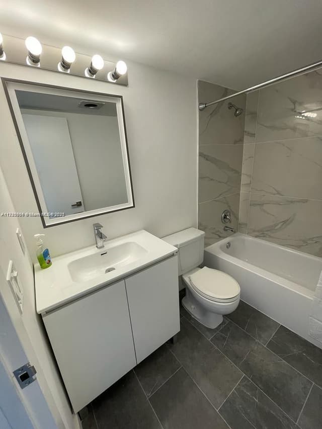 22 Suffolk A # 22, Boca Raton FL 33434 - Boca Raton, FL - Photo 3