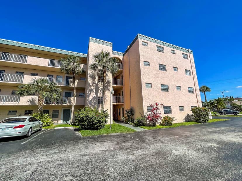 4281 NW 41st Street # 320, Lauderdale Lakes FL 33319