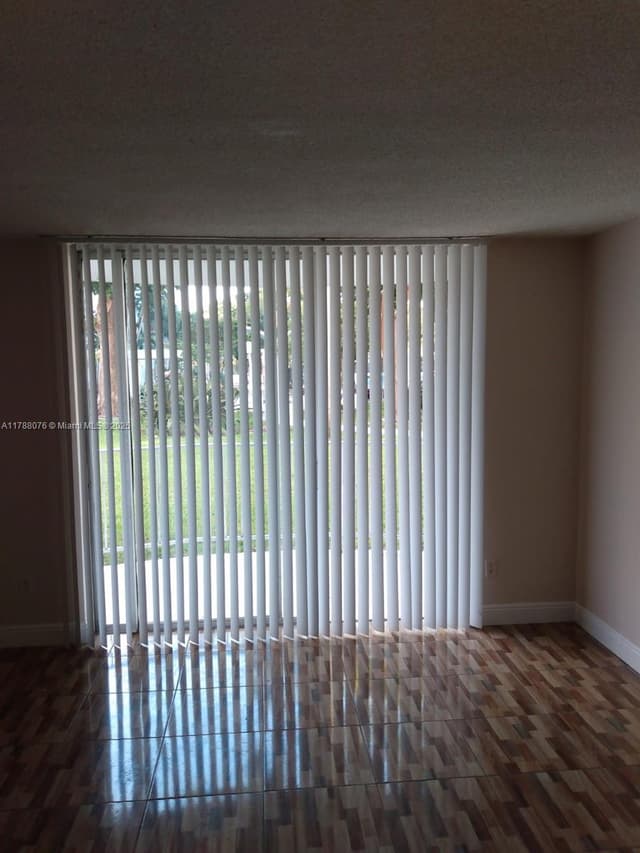 494 NW 165th St Rd # 102, Miami FL 33169 - Miami, FL - Photo 2