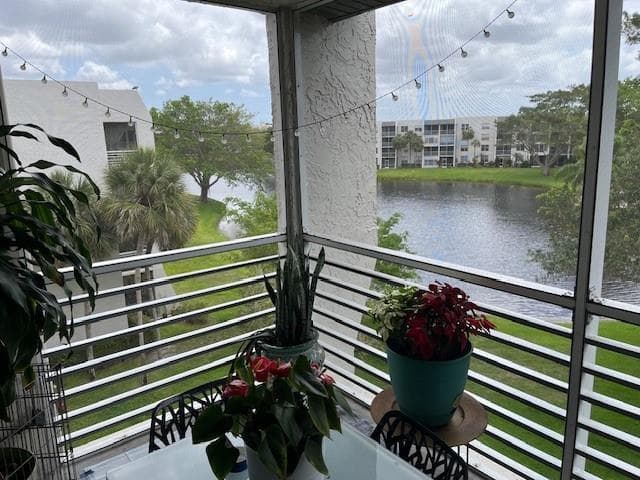 9330 Lagoon Place # 406, Davie FL 33324