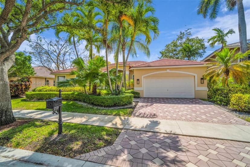 3739 Oak Ridge Cir, Weston FL 33331