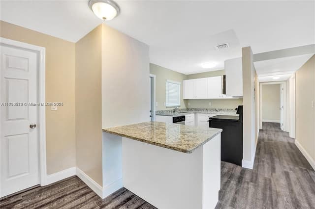 1859 NW 16th Ct, Fort Lauderdale FL 33311 - Fort Lauderdale, FL - Photo 2