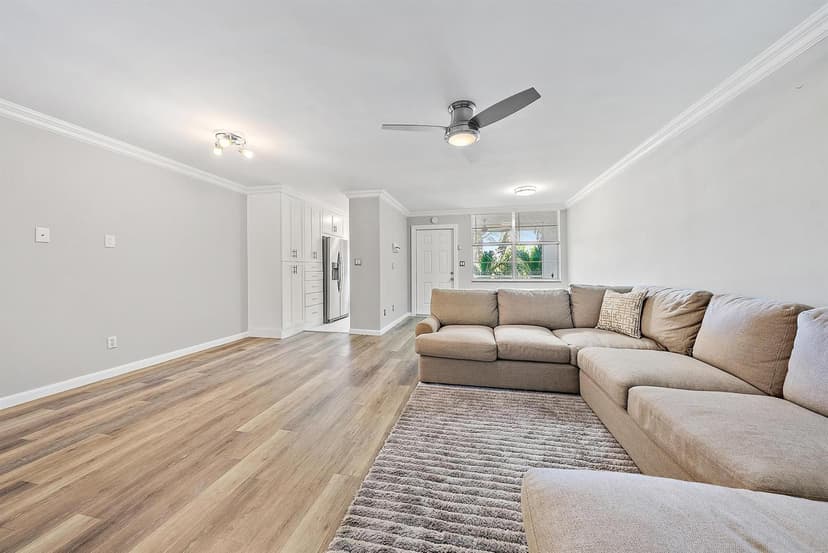 109 Paradise Harbour Boulevard # 307, North Palm Beach FL 33408