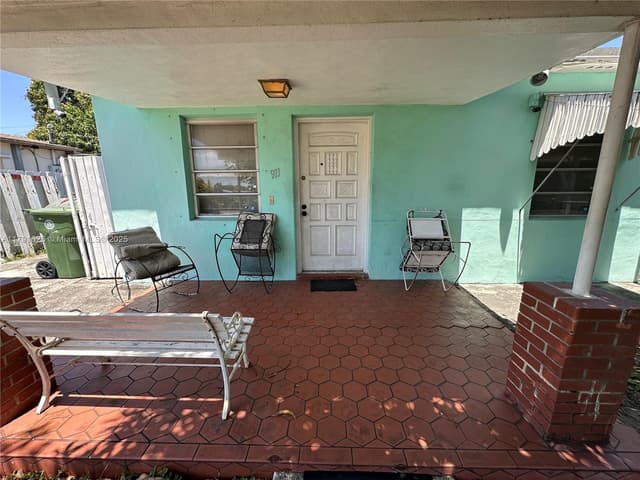 911 E 39th Pl, Hialeah FL 33013 - Hialeah, FL - Photo 7