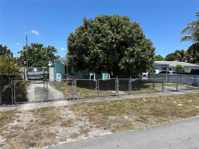 911 E 39th Pl, Hialeah FL 33013 - Hialeah, FL - Photo 3