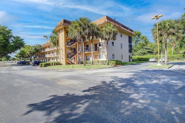 6095 N Sabal Palm Boulevard # 212, Tamarac FL 33319 - Tamarac, FL - Photo 2