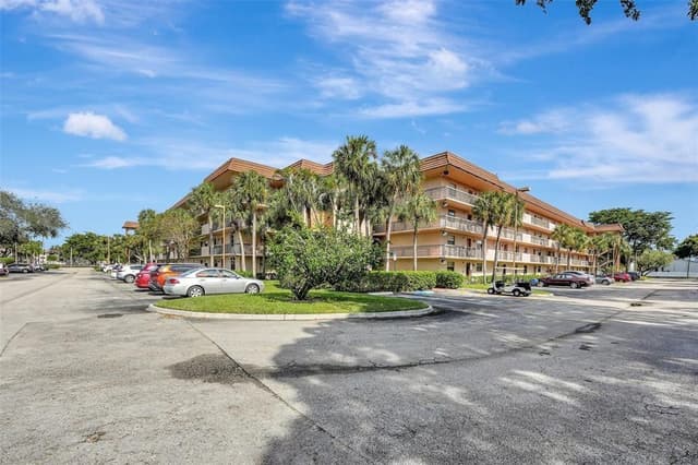 6095 N Sabal Palm Boulevard # 212, Tamarac FL 33319 - Tamarac, FL - Photo 3